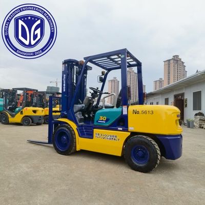 کاماتسو 3 تن فورک لیفتر حداکثر ارتفاع حفاری 5180mm حداکثر شعاع حفاری 5125mm برای بلند کردن بارهای سنگین و عملیات