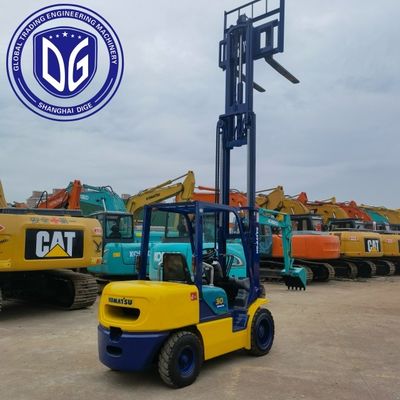 کاماتسو 3 تن فورک لیفتر حداکثر ارتفاع حفاری 5180mm حداکثر شعاع حفاری 5125mm برای بلند کردن بارهای سنگین و عملیات