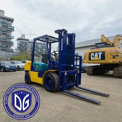 کاماتسو 3 تن فورک لیفتر حداکثر ارتفاع حفاری 5180mm حداکثر شعاع حفاری 5125mm برای بلند کردن بارهای سنگین و عملیات
