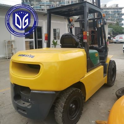 کاماتسو 3 تن فورک لیفتر حداکثر ارتفاع حفاری 5180mm حداکثر شعاع حفاری 5125mm برای بلند کردن بارهای سنگین و عملیات